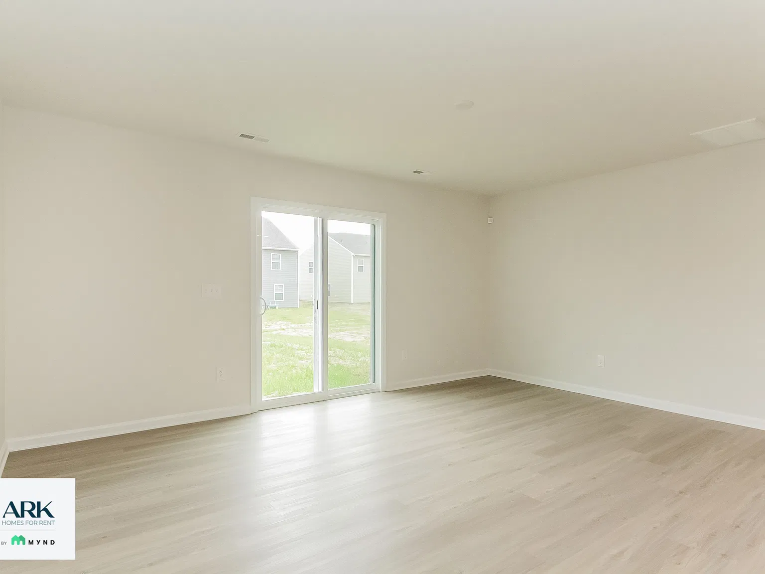 5 bed, 3.0 bath, 2577 sqft, $2,565 — Photo 4