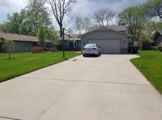 109 Graybark Ln, Amherst, OH 44001