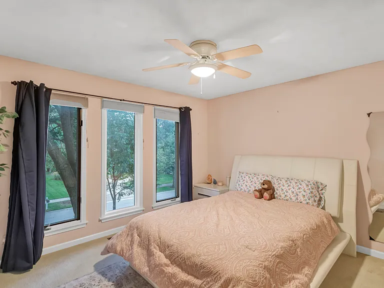 985 Chapel Ct N — Photo 29