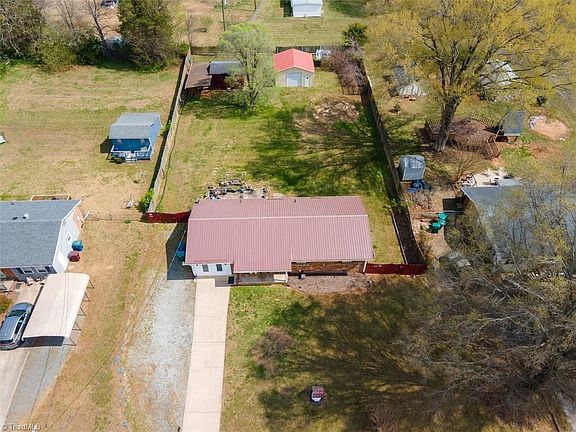 4th image of 501 Roberts Rd
