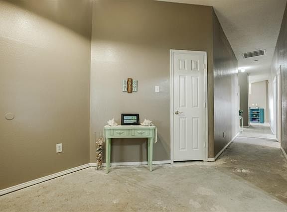 5th image of 705 Summerwood Dr