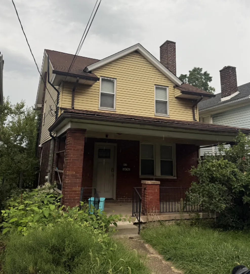 3-Bedroom, 1.5-Bath Home in Pittsburgh's Greenfield Neighborhood — Photo 1