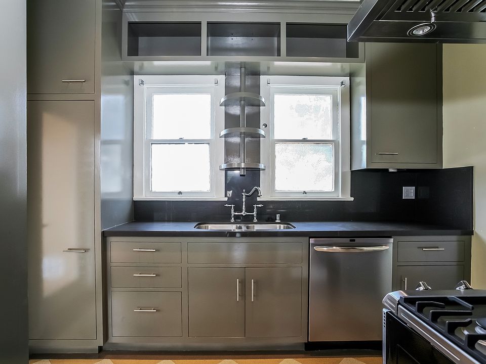 Brand new gourmet kitchen