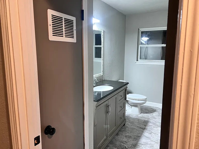 1107 Wilson St — Photo 32