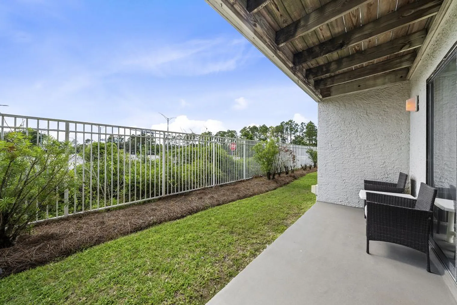 1 bed, 1.0 bath, 1076 sqft, $2,962 — Photo 4