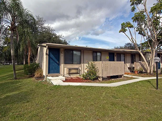17873 Thelma Ave #1 — Photo 3