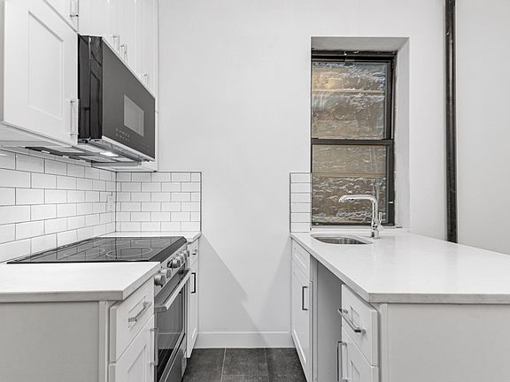 5th image of 8 Saint Marks Pl APT 9