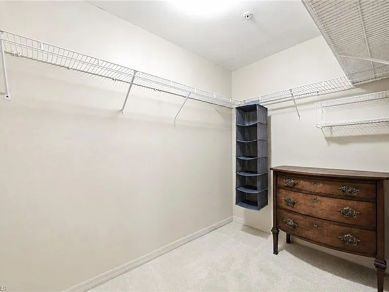 300 L Ambiance Cir #102 — Photo 16