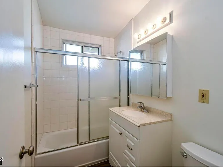 2707 Montrose Ave #10 — Photo 11