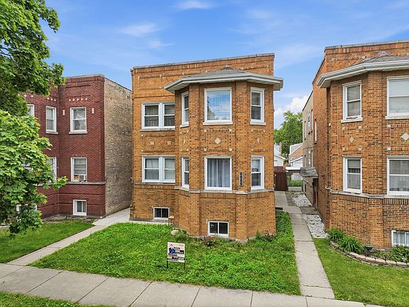 3rd image of 6066 N Albany Ave