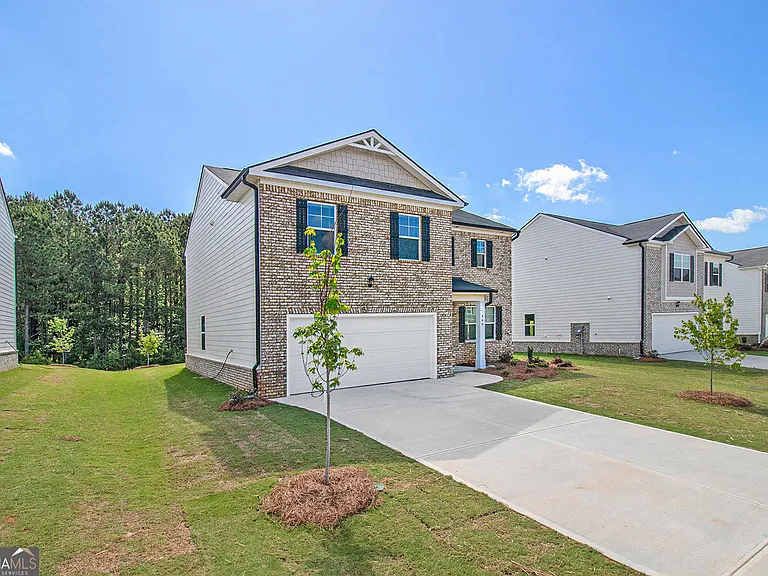 568 Whitman Ln — Photo 1