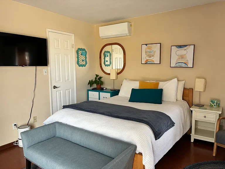 Queen size bed, linens provided. Roku TV, walk-in closet, and heat pump mini split system for heating and cooling.