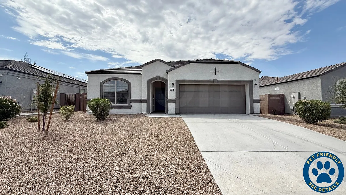 4 bed, 3.0 bath, 2356 sqft, $2,500 — Photo 1
