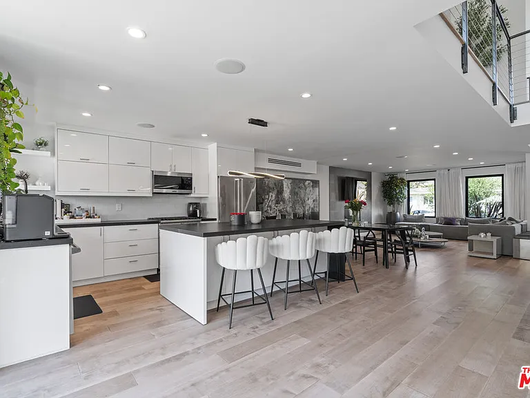 3207 Thatcher Ave — Photo 15