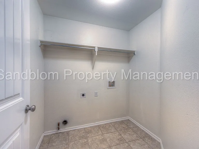 10418 S James St — Photo 25