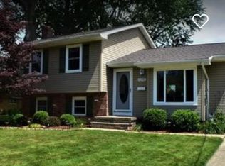 6745 Middlebrook Blvd, Middleburg Heights, OH 44130