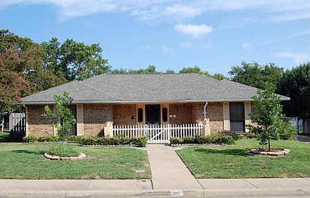 1st image of 615 Monroe Dr