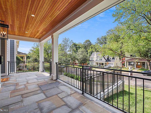 5th image of 10207 Parkwood Dr