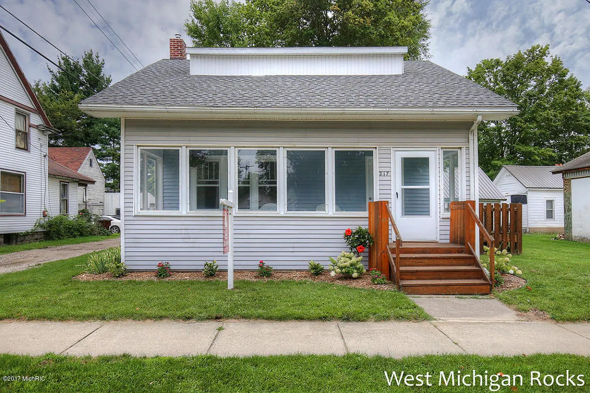 217 Washington St photo 1