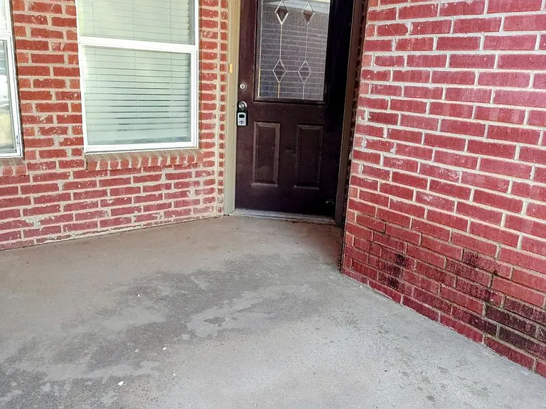 526 N Dover Ave — Photo 1