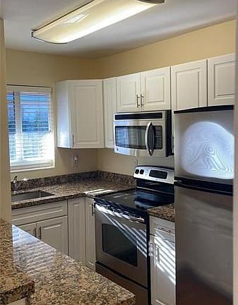 4th image of 404 SE 16th St APT 2