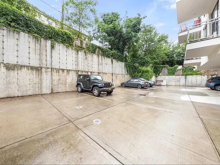 709 Hart St #1F — Photo 17