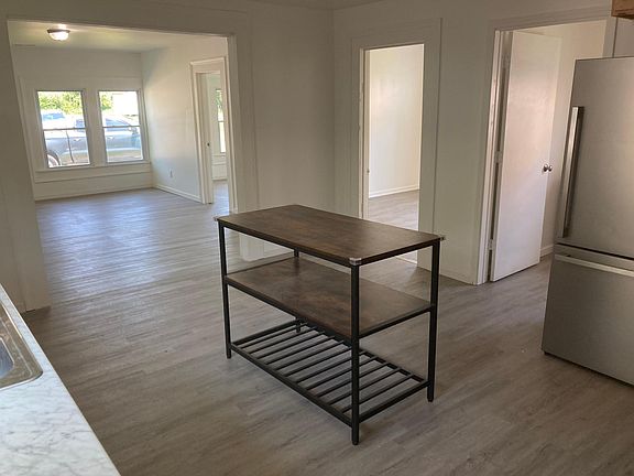 5th image of 804 Rikard St
