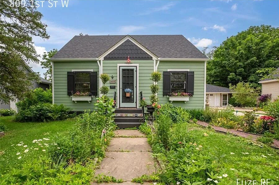 Cozy 4 bed/2 bath home for rent in Northfield, MN — Photo 3