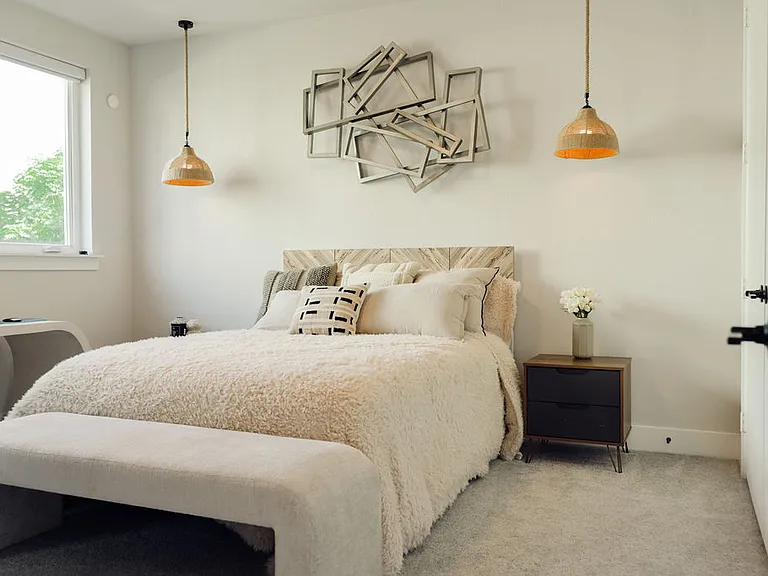 1st floor guest room with en-suite bath.