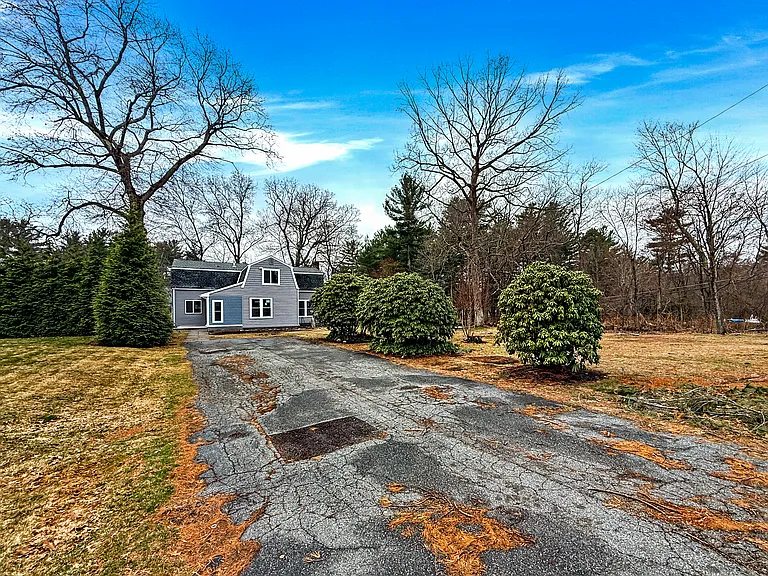 21 Burlington Rd — Photo 36