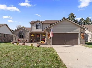 7715 Cherrywood Dr, Westland, MI 48185