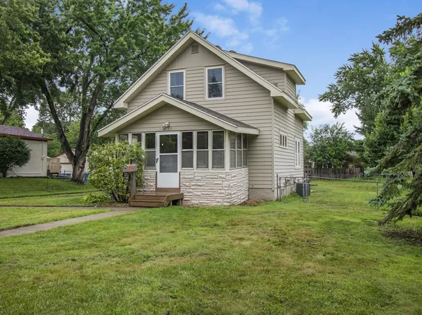 4026 Xenia Ave N, Robbinsdale, MN 55422