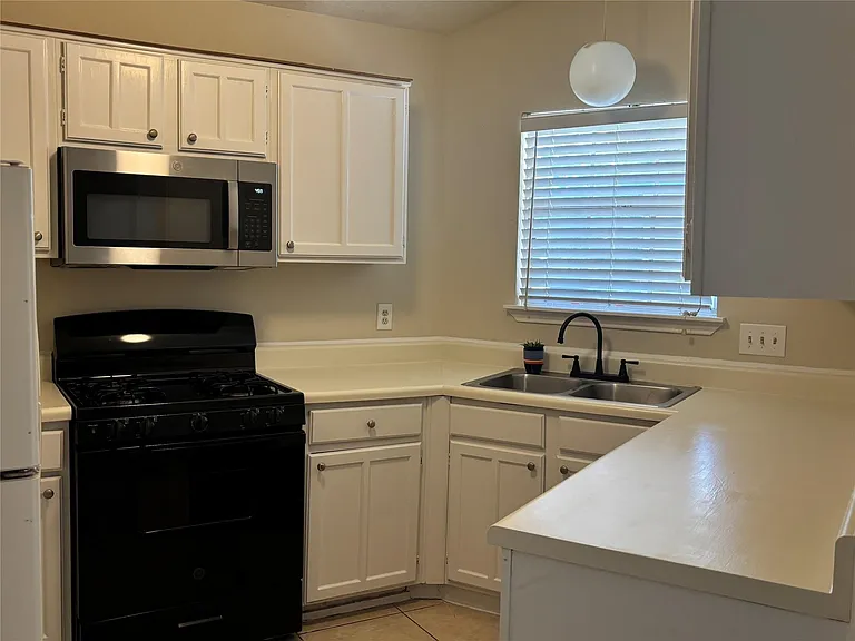 17090 Kilwinning Dr — Photo 4