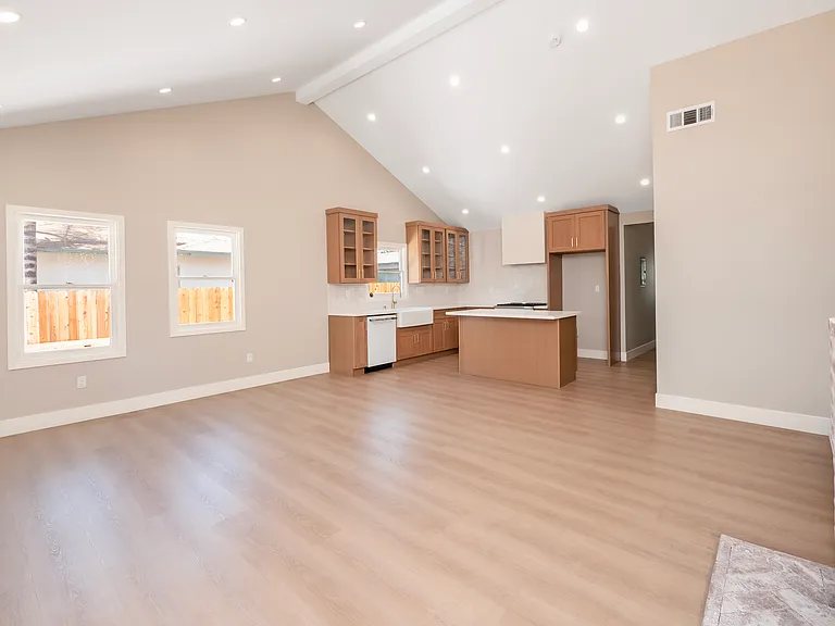 591 E 9th St #1 — Photo 9