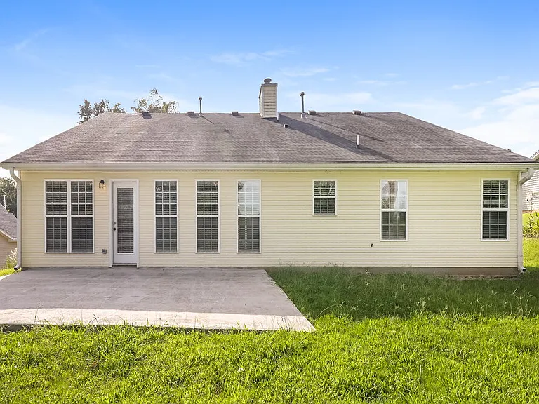 368 Embassy Dr — Photo 15
