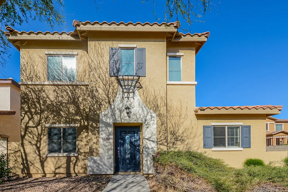 3 bed, 3.0 bath, 1574 sqft, $1,930 — Photo 1