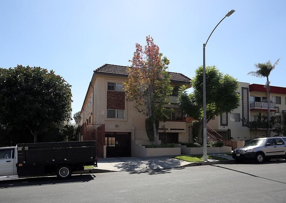 1st image of 4926 Rosewood Ave APT 3