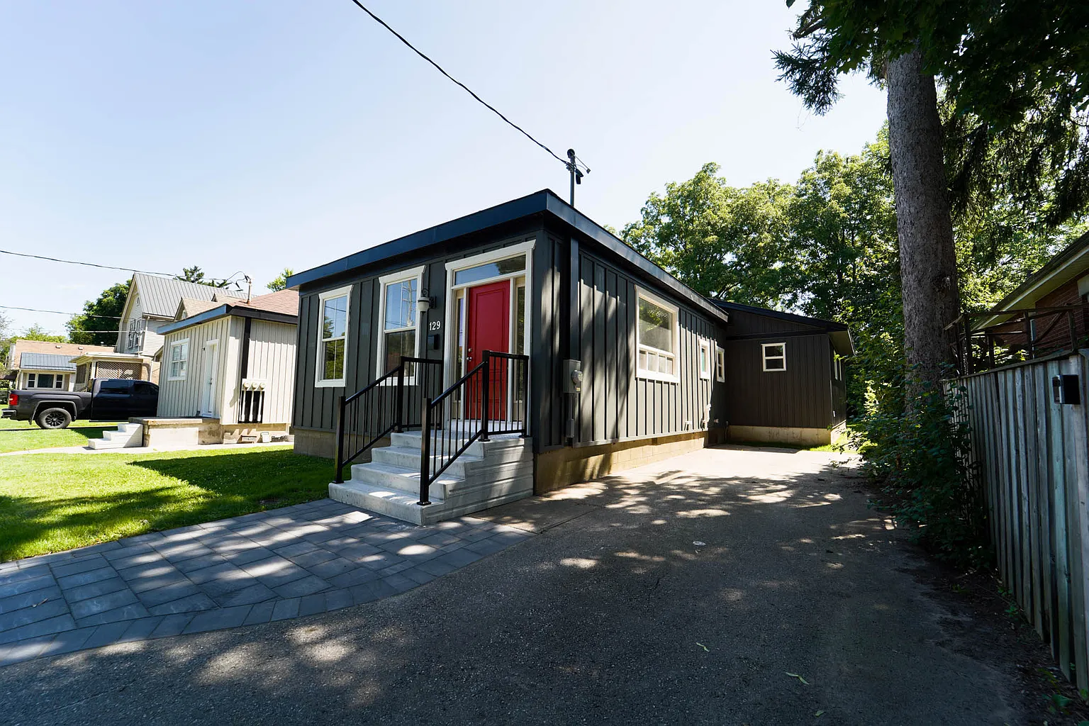 129 Wharncliffe Rd N photo 1