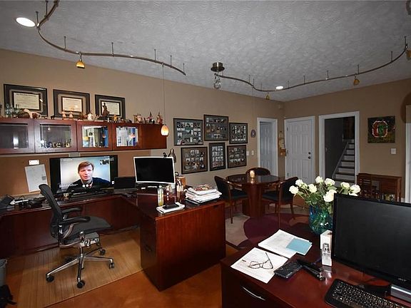 5th image of 135 Waters Mill Cir