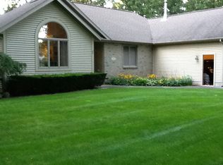 3882 Towering Oaks Cir, Muskegon, MI 49442