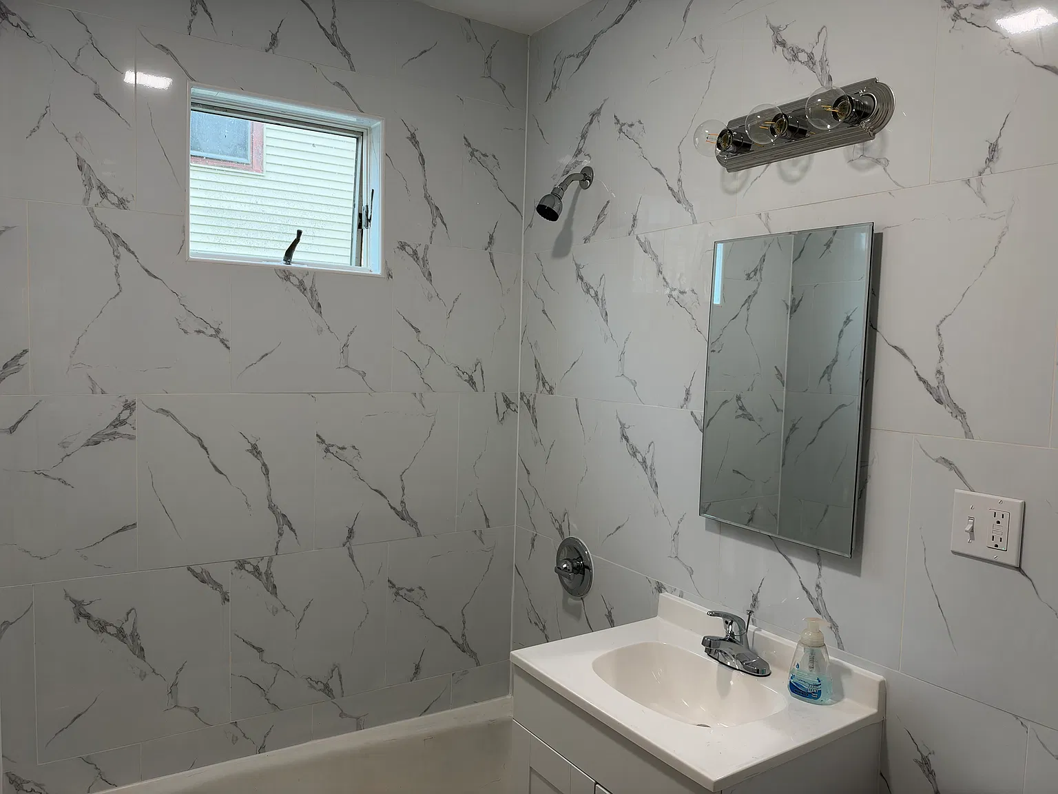 3 bed, 1100 sqft, $1,650 — Photo 3