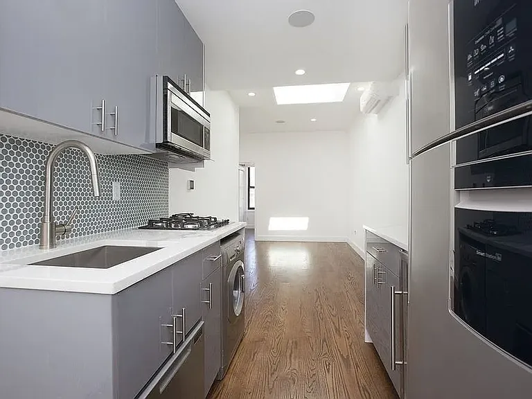 194 1st Ave #7A — Photo 5