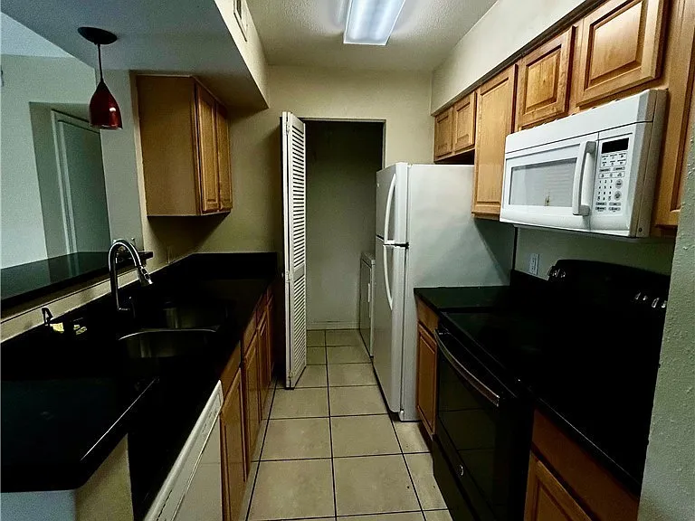 2929 Winkler Ave #1015 — Photo 4