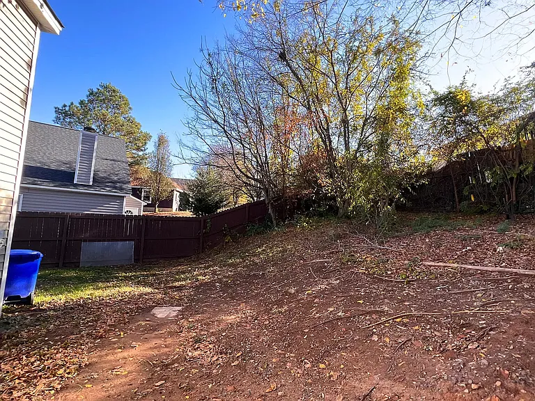 911 Dale St — Photo 22