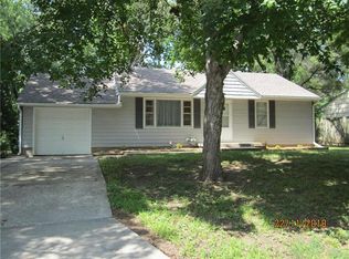 9006 Bayless Rd, Liberty, MO 64068