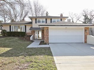 7721 Cherry Tree Ln, Willowbrook, IL 60527
