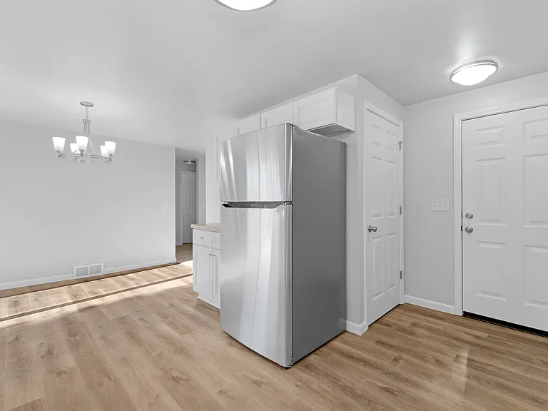 3209 E Canary St — Photo 2