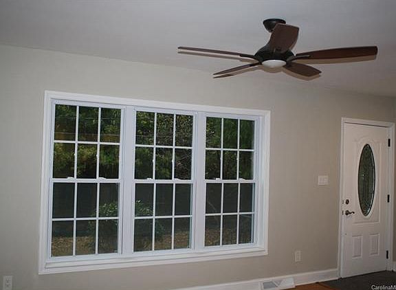 2nd image of 3015 Ivydale Dr