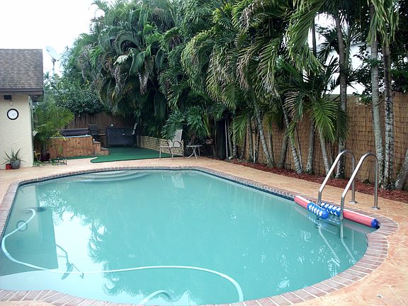 3rd image of 10148 SW 53rd Ct