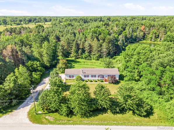 4242 Norman Rd, Lakeport, MI 48059